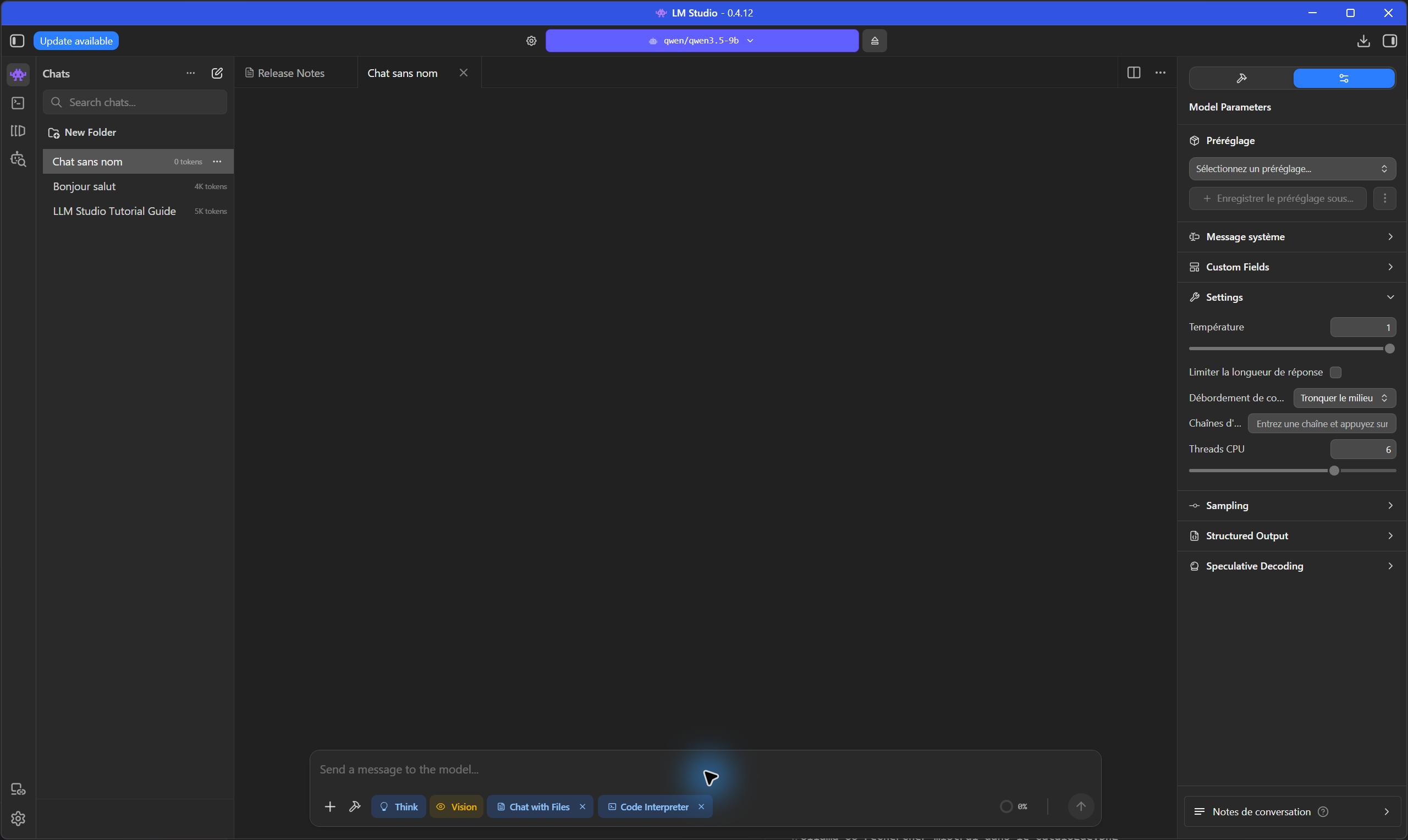 Interface de LM Studio montrant le chat, le modèle et les paramètres