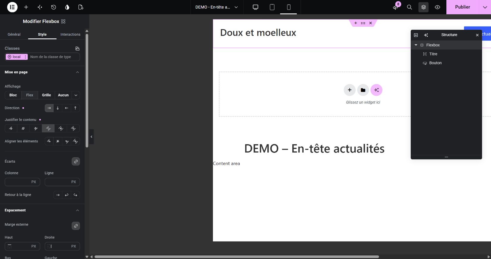 La Flexbox organise le titre et le bouton. Le panneau Style règle le contenant sélectionné.